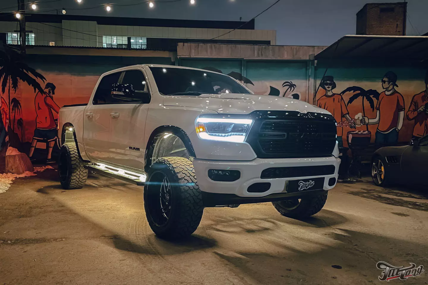 Подсветка арок и порогов в стиле американских автомобилей для RAM 1500 Laramie! +Шумоизоляция арок и окрас деталей экстерьера